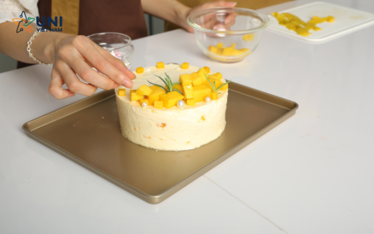 Mousse là một loại bánh có nhiều kem ít bánh và thường được nhiều người dùng để tráng miệng