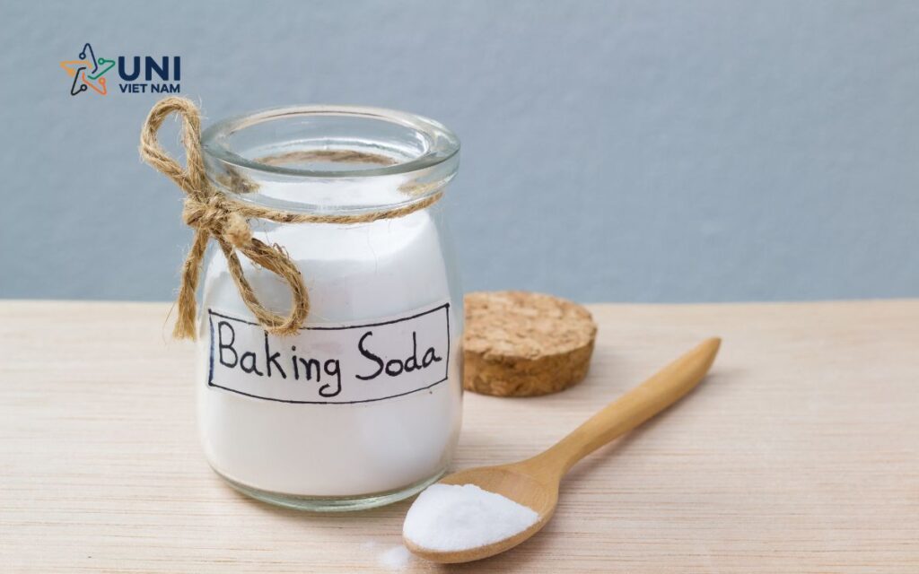 Baking Soda có tính kiềm, vị hơi mặn, thường được sử dụng để làm bánh cookies