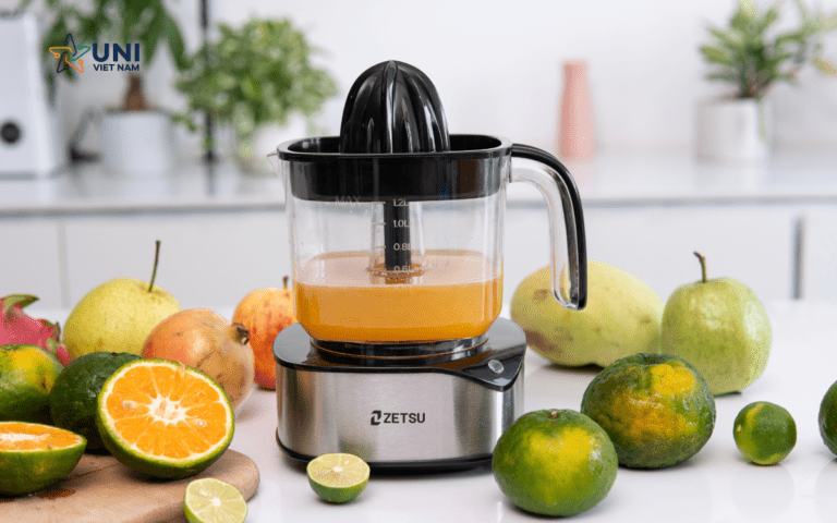 Một chiếc máy ép cam chuyên dụng sẽ giúp ép cam nhanh chóng, lọc bỏ hạt và bã thừa, nước cam cho chất lượng tốt và không bị đắng