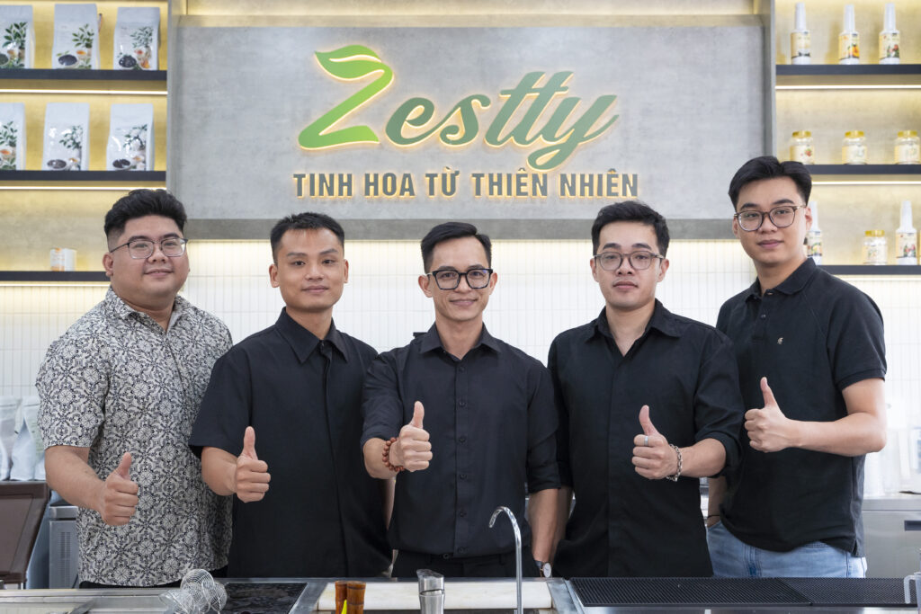 Đội ngũ setup của Kaifood với nhiều năm kinh nghiệm setup, giảng dạy pha chế cho các chuỗi và nhiều mô hình đồ uống khác nhau