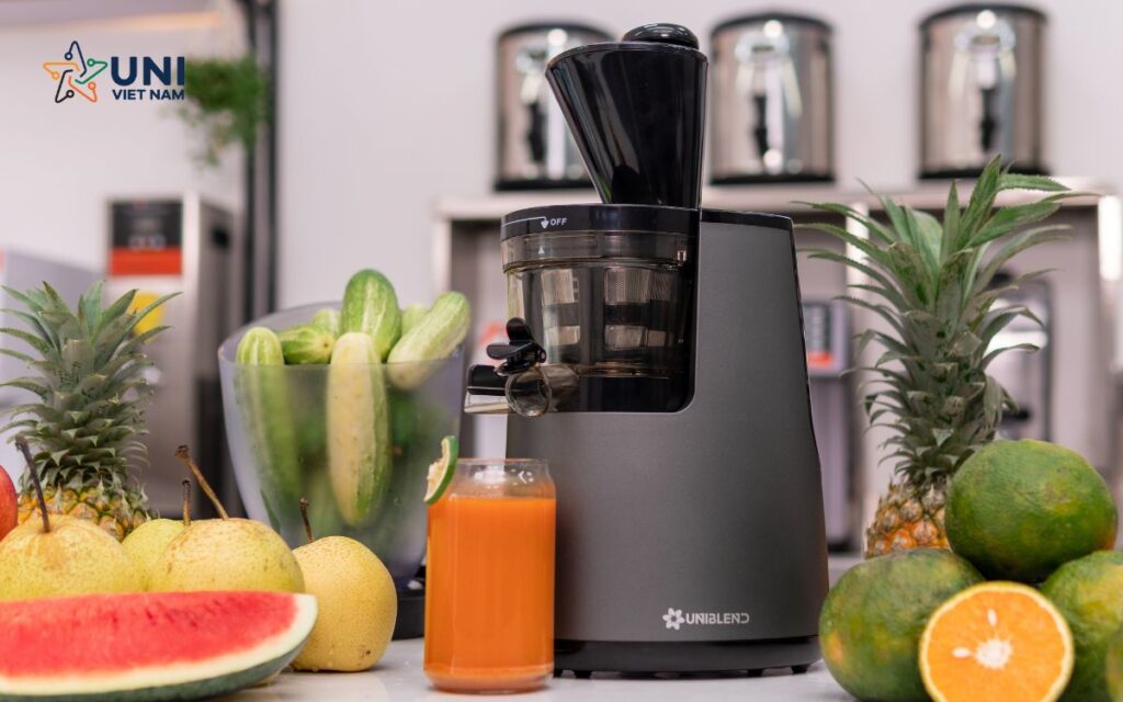 Máy ép chậm Uniblend E250 là chiếc máy ép chậm có mức giá chỉ khoảng 3 triệu đồng nhưng đáp ứng đủ các yêu cầu sử dụng trong kinh doanh nên được rất nhiều chủ quán tin dùng