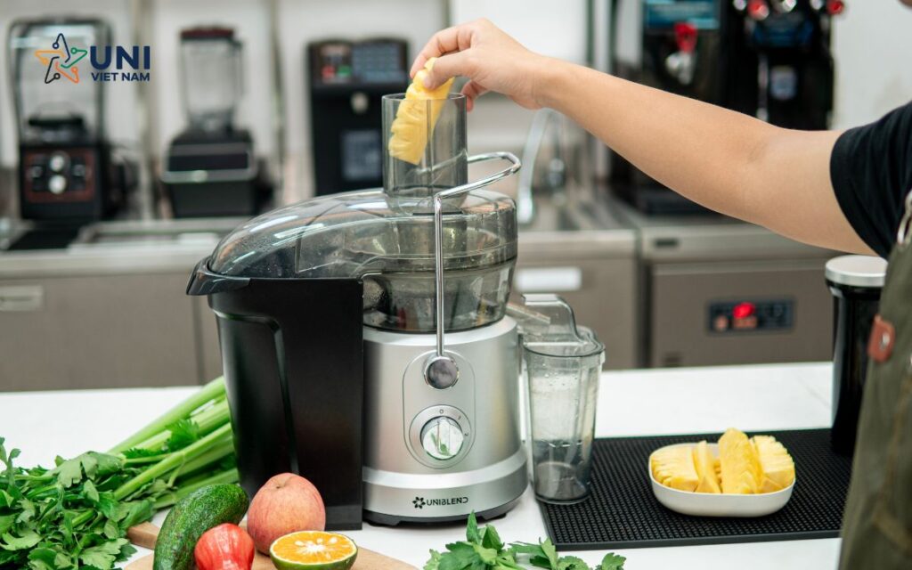 Máy ép trái cây Uniblend SS-01 là lựa chọn hàng đầu cho các chủ quán có ngân sách trong khoảng 2 - 3 triệu đồng
