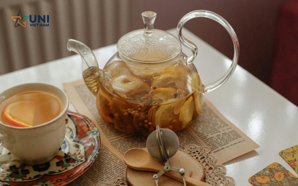 Nước nóng rất cần thiết để pha các món trà, cà phê,