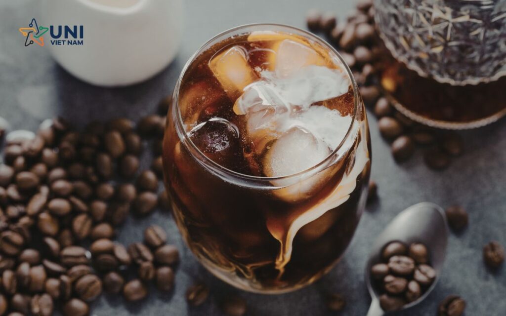 Sử dụng đá viên tinh khiết được làm từ máy làm đá sẽ giúp chủ quán kiểm soát chất lượng đồ uống tốt hơn