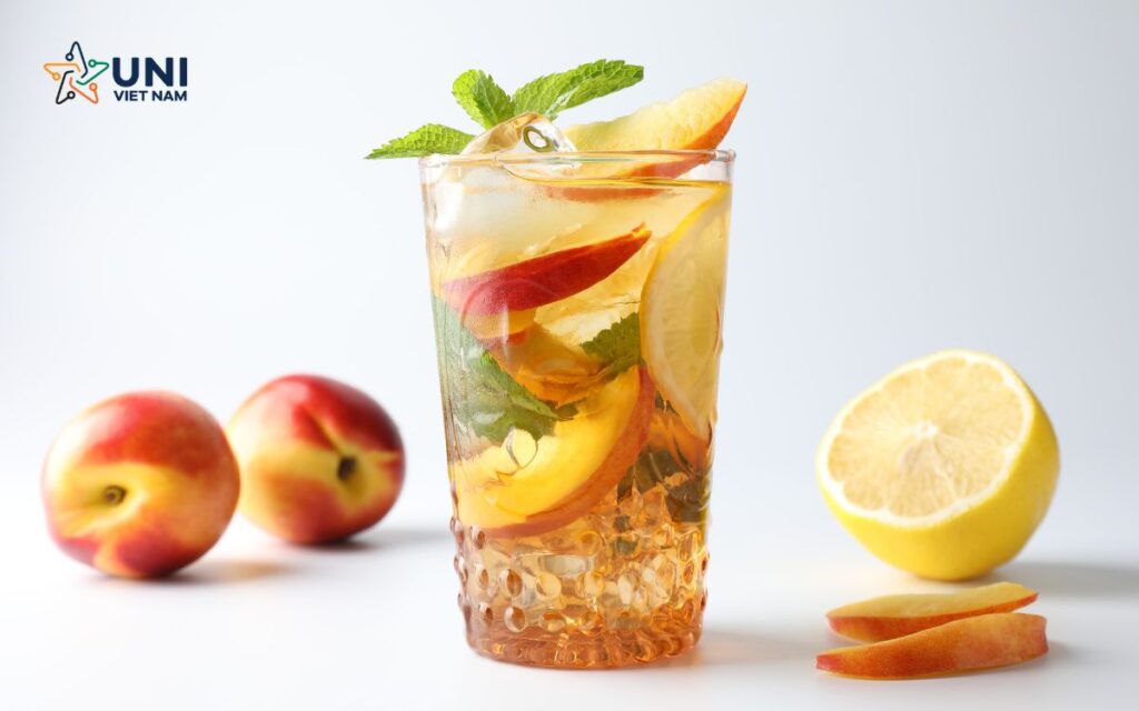 Mứt pha chế cũng rất dễ kết hợp với nhiều nguyên liệu khác để tạo nên những ly trà ngon với hương vị mới mẻ hơn so với nhiều công thức truyền thống