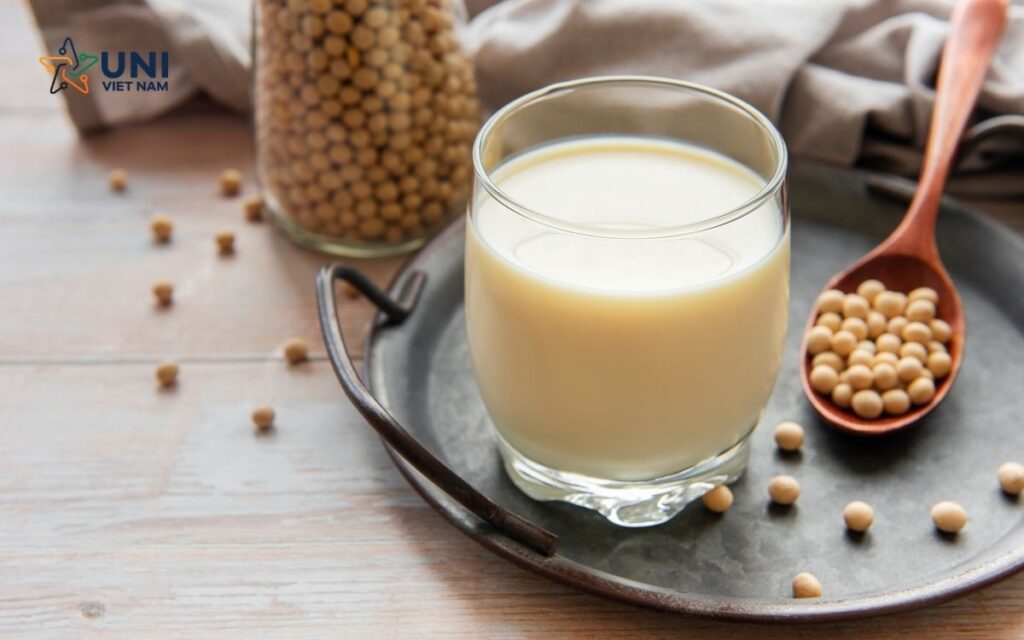Sữa đậu nành có hương đậu đặc trưng, vị tương đối dễ uống và có thể kết hợp với nhiều nhóm nguyên liệu khác nhau