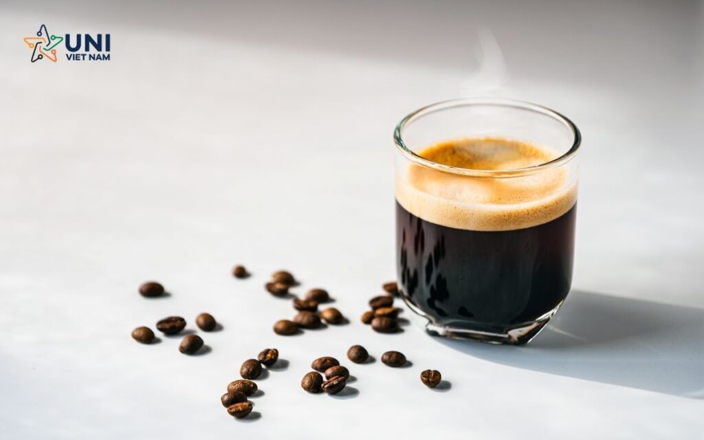 Một lớp crema đẹp thường có màu nâu vàng hoặc caramel, bề mặt tương đối mịn và có độ ổn định nhất định